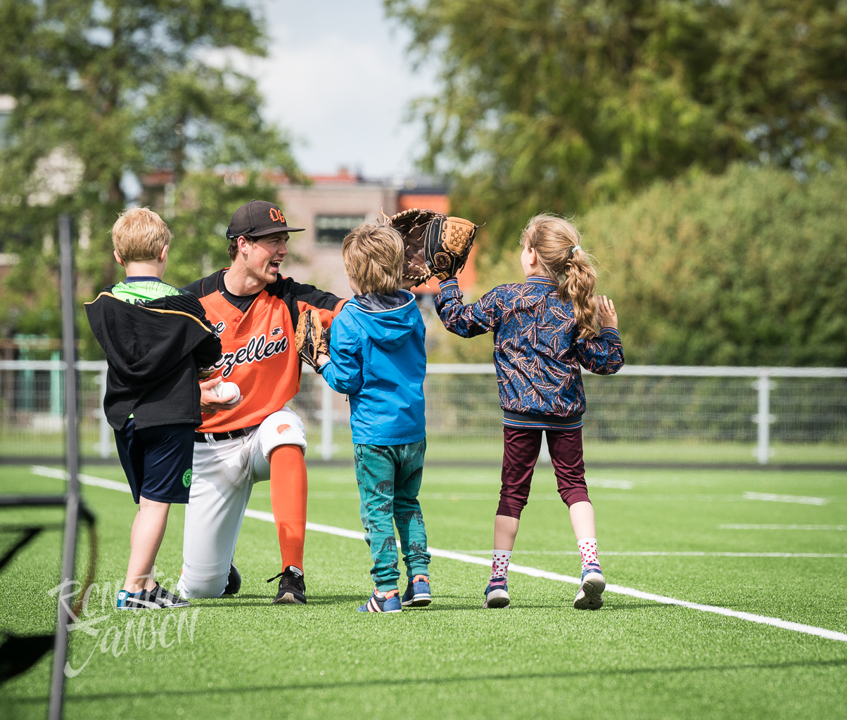 Sportclinics Onze Gezellen Honk en Softbal Sportclinics Onze Gezellen Honk en Softbal