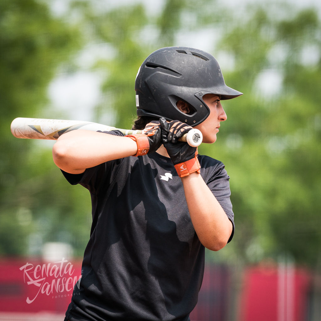 Sarah en Yarah naar dames 1 en het WK U10 in Peru Onze Gezellen Honk en Softbal Sarah en Yarah naar dames 1 en het WK U10 in Peru Onze Gezellen Honk en Softbal